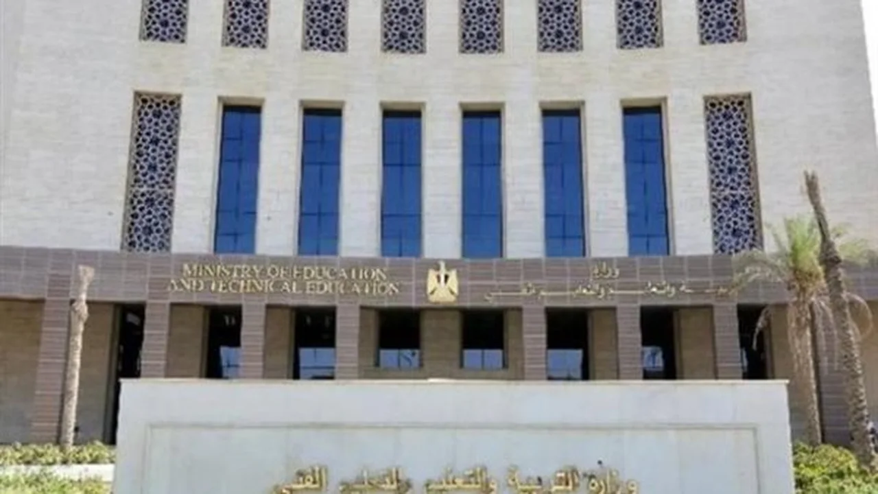 مظاريف الأسئلة تنطلق.. توزيع أسئلة الثانوية العامة بالمحافظات